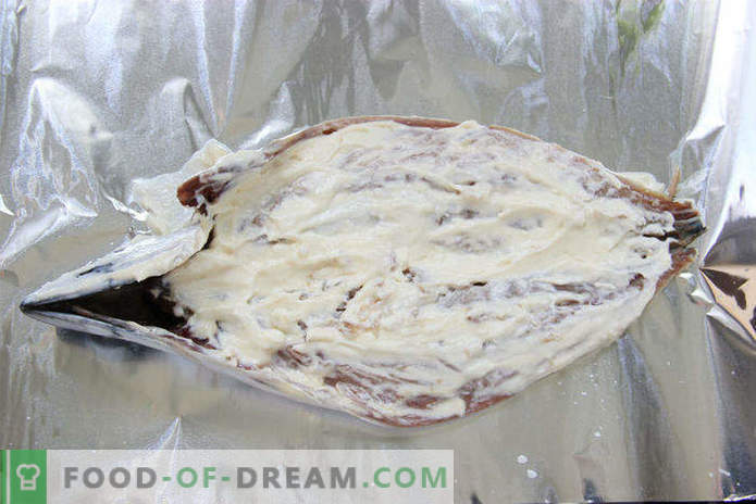 Mackerel baked in the oven in foil with sour cream, step by step recipe