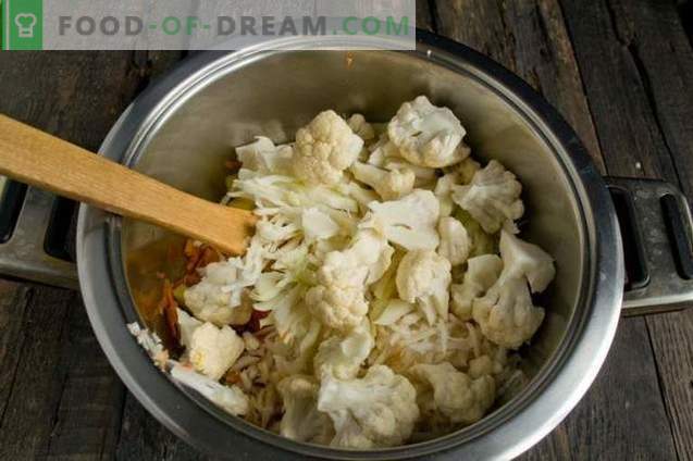 Lean soup with cauliflower, coconut and tomatoes