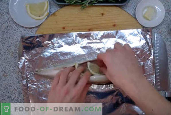How to cook delicious mackerel in the oven. Baked mackerel in parchment