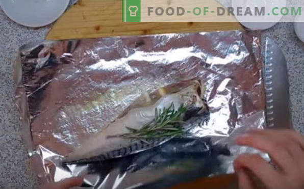 How to cook delicious mackerel in the oven. Baked mackerel in parchment