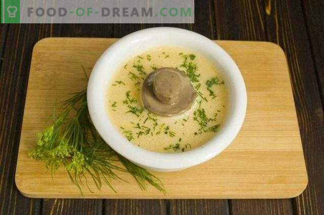 Mushroom cream soup with cream and zucchini