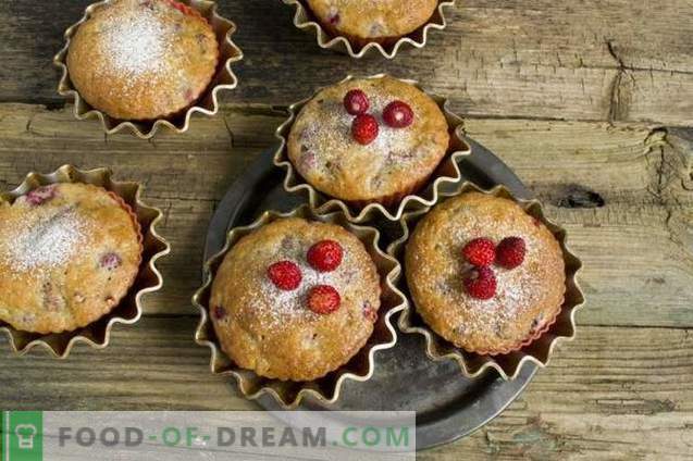 Muffins on kefir with strawberry filling