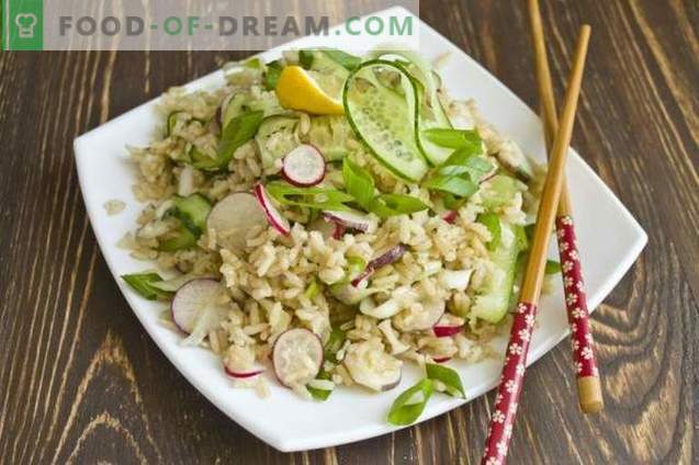 Lenten salad with brown rice and vegetables