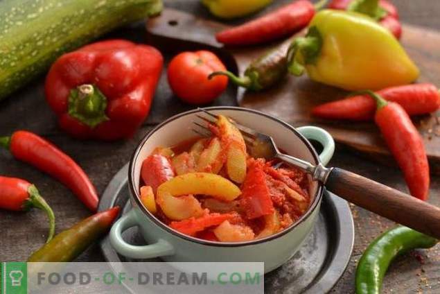 Zucchini stews with tomatoes and peppers