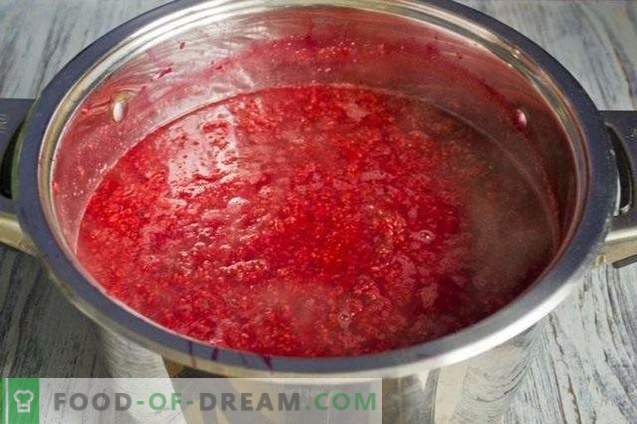 Strawberry jam with raspberries and cinnamon