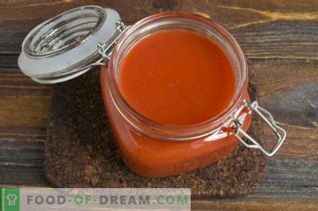 Homemade tomato juice in a blender