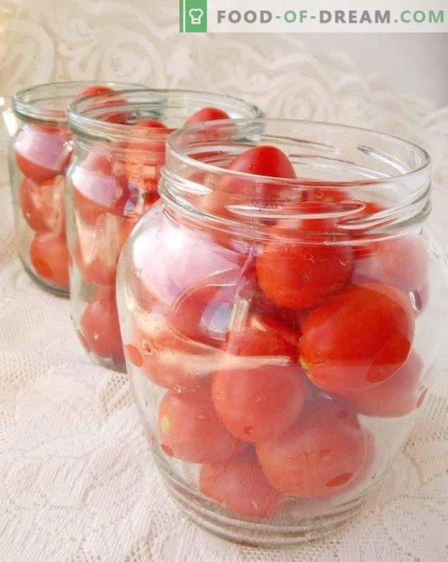 Tomatoes in their own juice