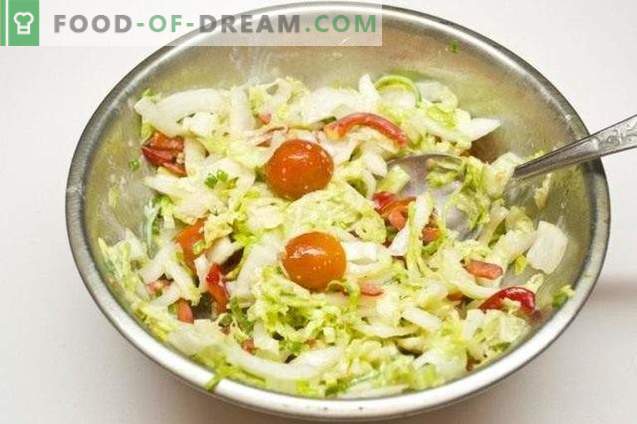 Vegetable salad with lemon-onion dressing