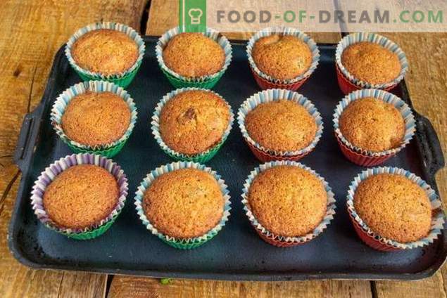 Homemade dried fruit muffins - simple and tasty