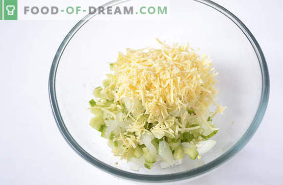 Thunfischsalat: Ein nützlicher proteinreicher Snack. Schritt für Schritt Rezeptur Foto-Rezept von würzigem Salat mit Thunfisch, Eiern, Käse