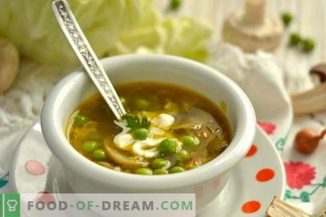 Chicken Soup with Green Peas and Mushrooms