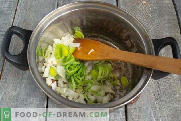 Cauliflower cream soup with bacon - bright color and taste