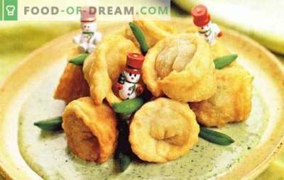 Fried dumplings with cheese, mushrooms, tomatoes, in Chinese. Various recipes of fried dumplings: in a pan, oven, on the grill