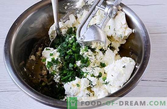 Appetizer from cottage cheese and pita with garlic and greens - just ask on the table! Photo-recipe step by step cooking spicy snack of pita and cottage cheese