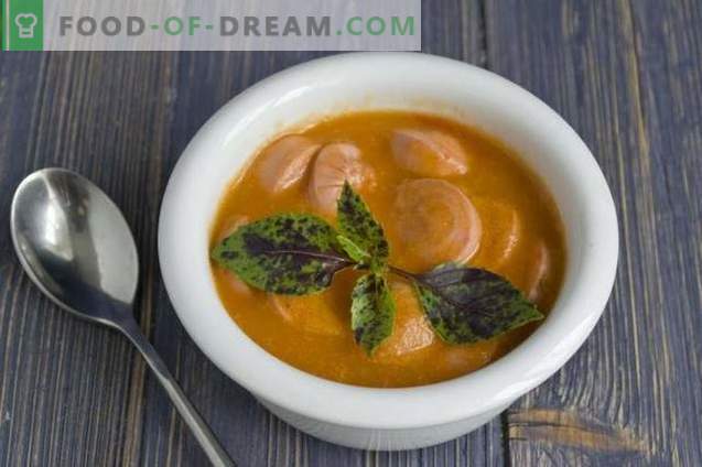 Tomato cream soup with sausages
