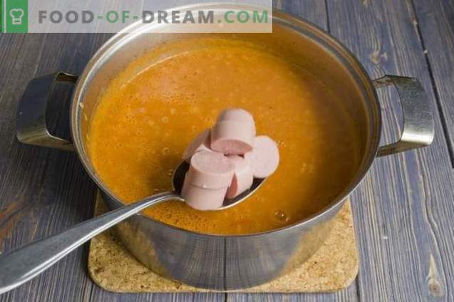 Tomato cream soup with sausages