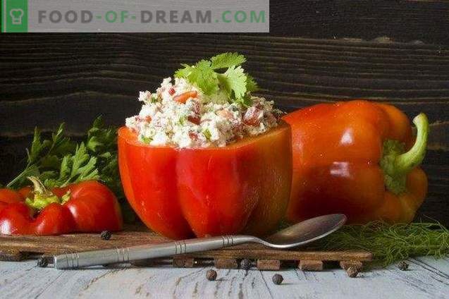 Peppers stuffed with cottage cheese