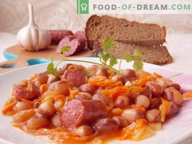 Braised beans with smoked sausages in tomato sauce