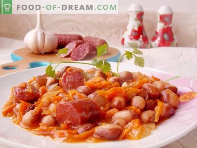 Braised beans with smoked sausages in tomato sauce