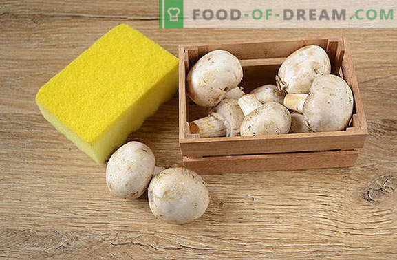 Marinated instant champignons: the secret of vinegar marinade. Photo-recipe for the preparation of marinated champignons