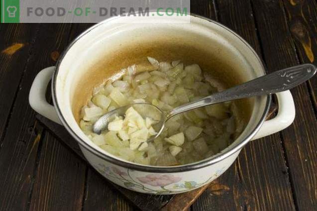 Mushroom soup with chanterelles