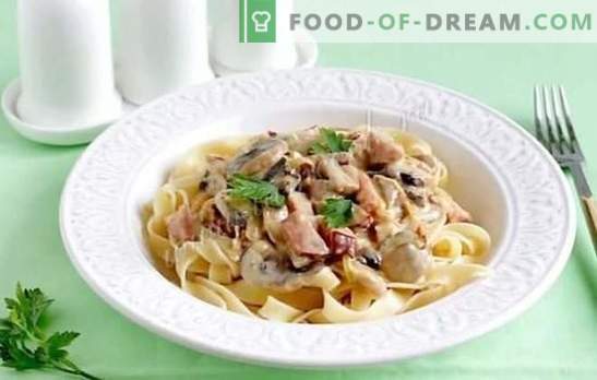 Fettuccine with mushrooms from sunny Italy. Fettuccine pasta recipes with mushrooms in a creamy sauce, with chicken, broccoli, ham and vegetables