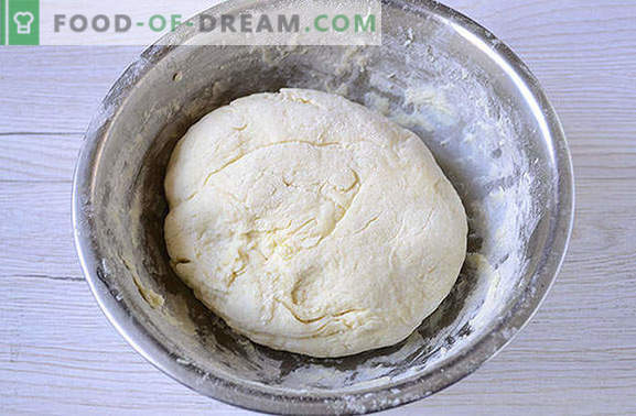 The simplest khachapuri on kefir with curd in a pan. Author's photo-recipe of khachapuri cooking in a pan with curd