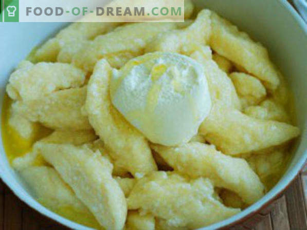 Lazy cottage cheese dumplings, recipes like in a garden, with decoys, dietary, with dried fruits