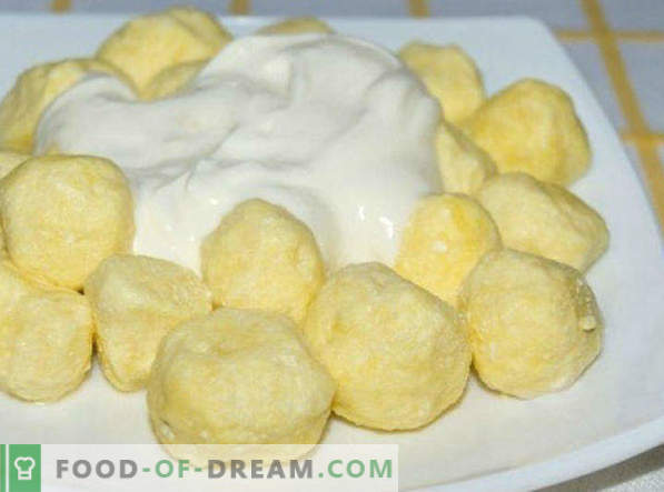 Lazy cottage cheese dumplings, recipes like in a garden, with decoys, dietary, with dried fruits