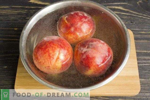 Peaches preserved in ginger syrup