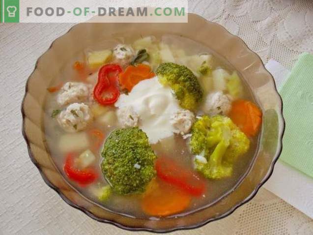 Broccoli soup and meatballs