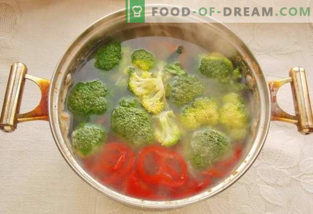 Broccoli soup and meatballs