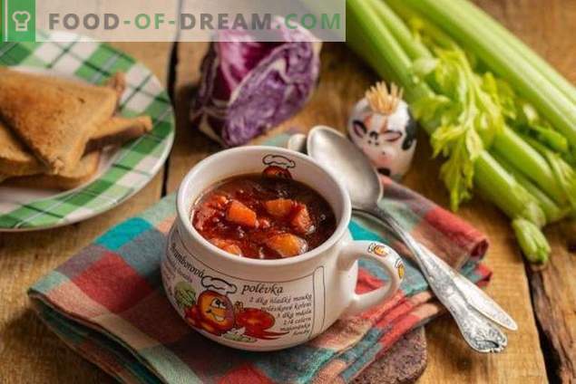 Healthy vegetarian red cabbage soup