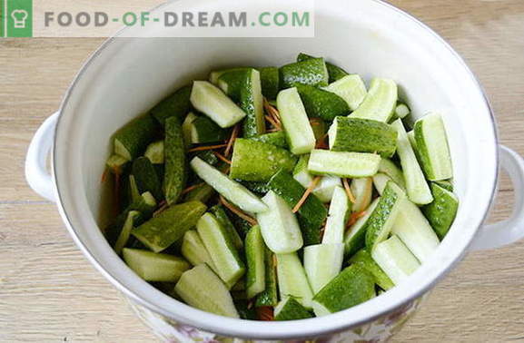 Savory Korean-style cucumbers for the winter with carrots
