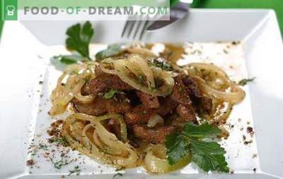 Beef liver with onions - cook quickly! Different recipes of beef liver with onions and carrots, sour cream, potatoes