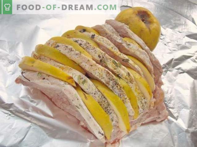 Pork with quince, baked in foil
