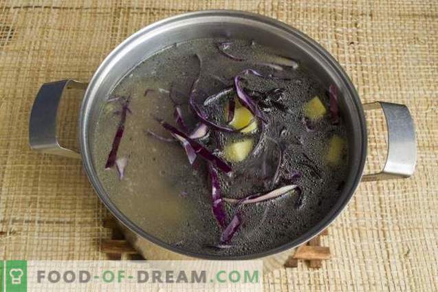 Borsch with red cabbage