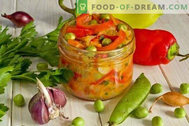 Sweet pepper salad with zucchini and peas