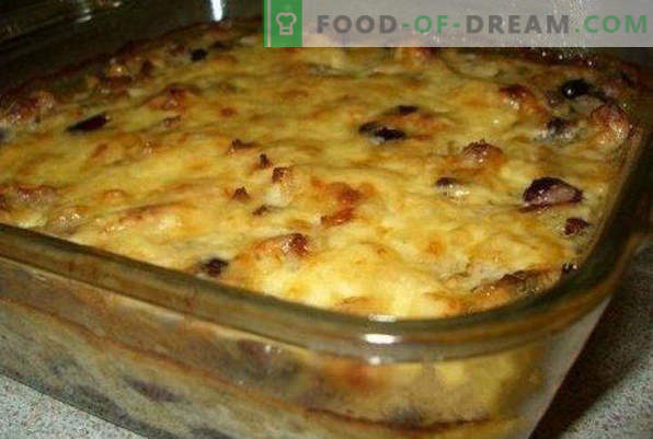 Stunning homemade julienne with chicken and mushrooms, recipes in cocottes, pots, baking sheets