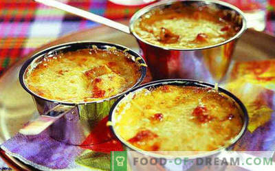 Stunning homemade julienne with chicken and mushrooms, recipes in cocottes, pots, baking sheets