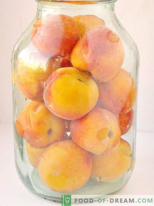 Canned peaches in syrup