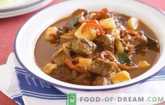 Turkey goulash is served with any side dish: vegetables, cereals, pasta. Recipes of this turkey goulash in all variety
