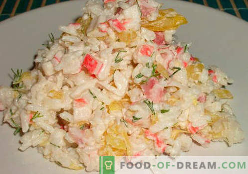 Crab salad with rice - proven recipes. How to cook crab salad with rice.