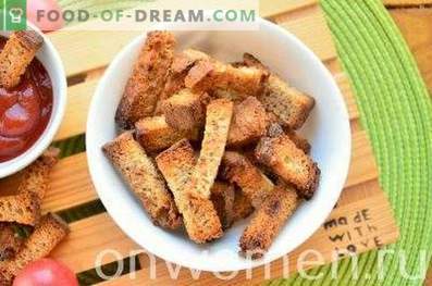 Rye crackers with garlic in the oven