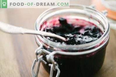 Black currant in its own juice for the winter