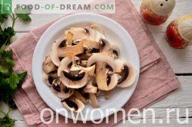 Chicken stewed with mushrooms